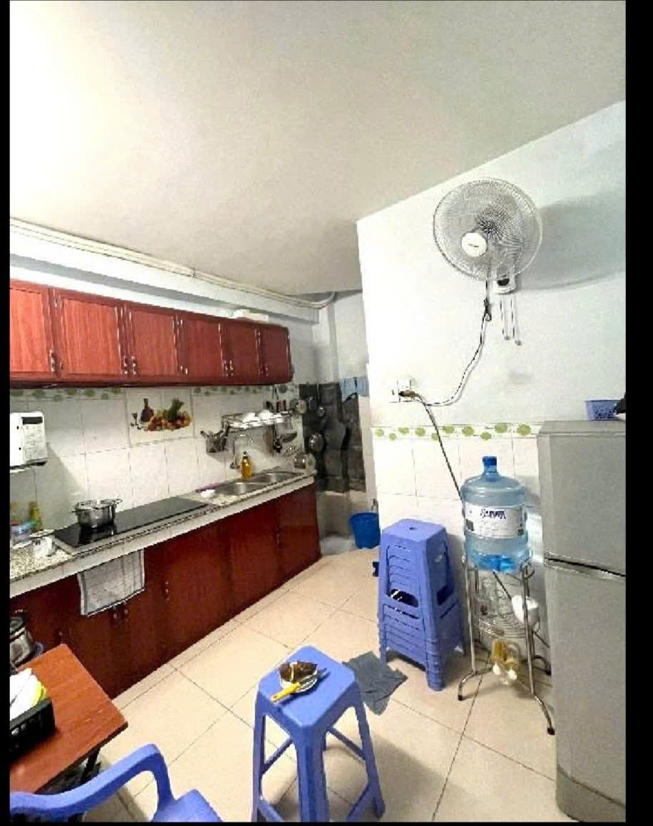 NHÀ ĐƯỜNG TRẦN XUÂN SOẠN SẴN 6 CĂN PHÒNG TRỌ 1TRỆT 1LẦU 6WC.GIÁP QUẬN 1,5,8 10P ĐI XE
