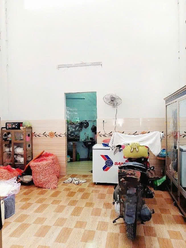 NHÀ ĐƯỜNG TRẦN XUÂN SOẠN SẴN 6 CĂN PHÒNG TRỌ 1TRỆT 1LẦU 6WC.GIÁP QUẬN 1,5,8 10P ĐI XE