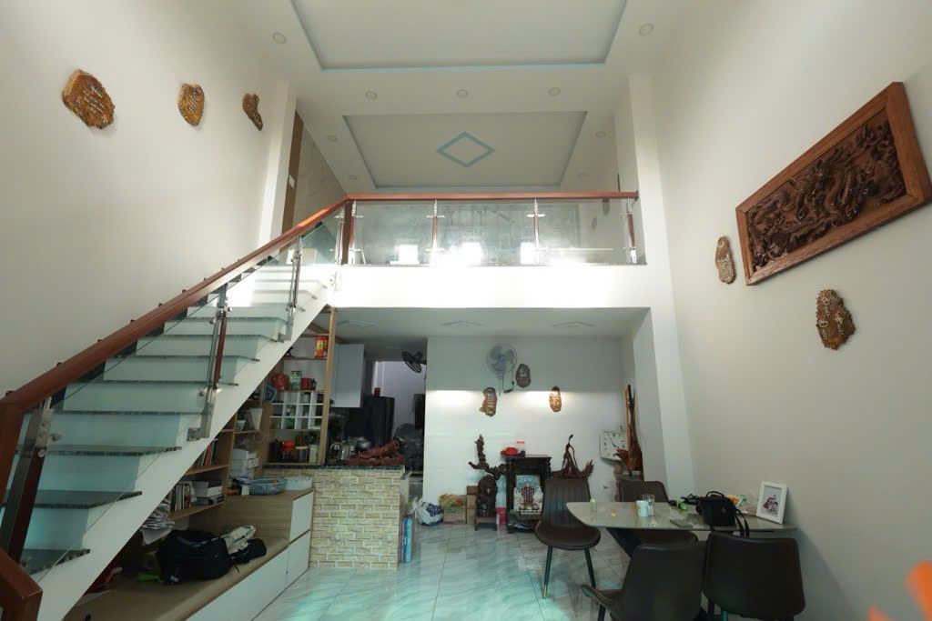 NHÀ HƠN 128M2 - 3 PHÒNG NGỦ GẦN ỦY BAN NHÂN DÂN P.THẠNH XUÂN Q12 