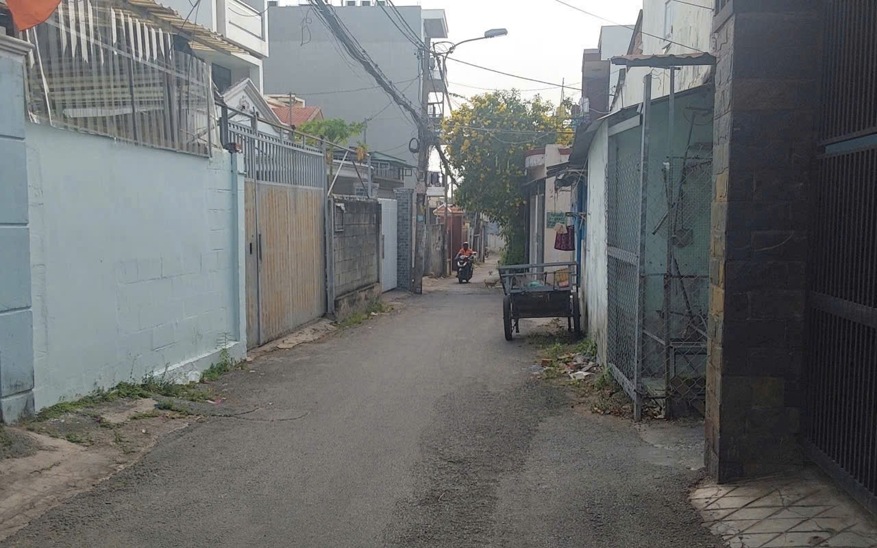 Nha 1 tr 1 lau ngay trung tam linh xuan, tp thu duc
