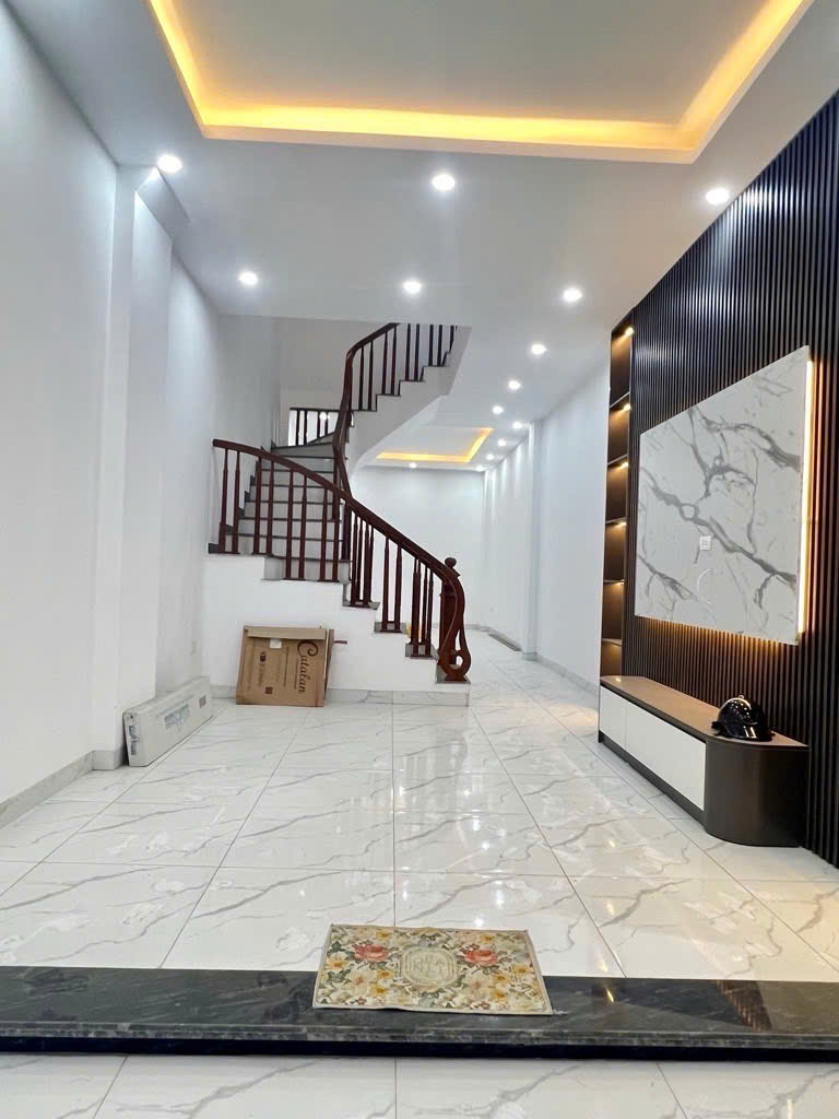 Bán nhà Thôn Thượng Thanh Oai 36m 5 tầng giá 4.399 tỷ