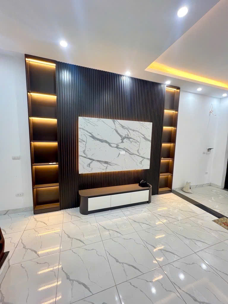 Bán nhà Thôn Thượng Thanh Oai 36m 5 tầng giá 4.399 tỷ
