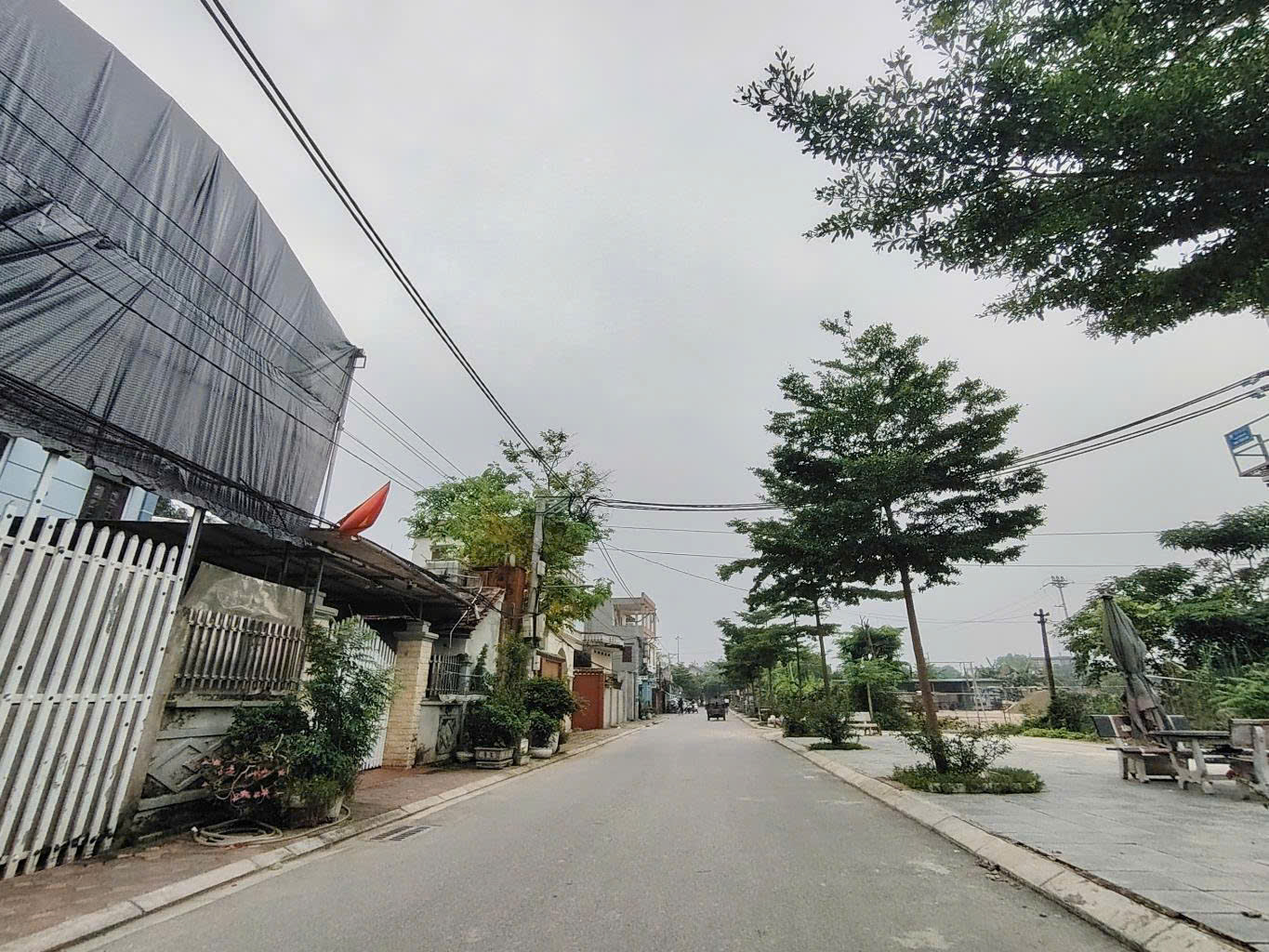 Bán nhà Đa Tốn 100m mt hơn 5m ô tô kinh doanh vỉa hè 17 tỷ