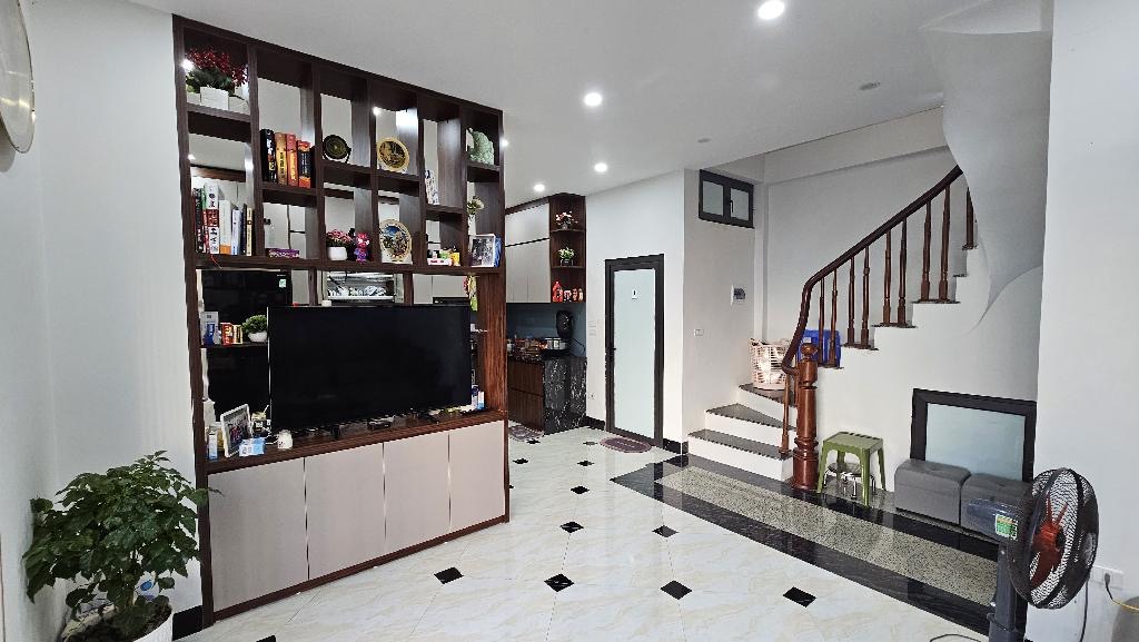 Căn nhà lý tưởng, vị trí trung tâm Mậu Lương, mặt tiền rộng, thoáng mát quanh năm, nhà đẹp thiết kế thông thoáng, bài trí hợp lý