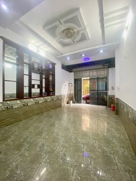 SIÊU PHẨM TRÊN ĐƯỜNG HUỲNH THỊ HAI, QUẬN 12