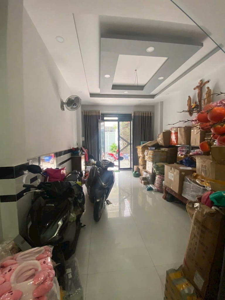 SIÊU PHẨM TRÊN ĐƯỜNG HUỲNH THỊ HAI, QUẬN 12