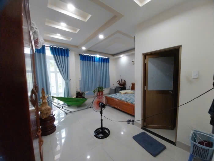 NHÀ ĐẸP Ở NGAY MẶT TIỀN TRUNG TÂM QUẬN 12. 4 TẦNG, DTSD GẦN 400m2 - CHỈ 8 TỶ