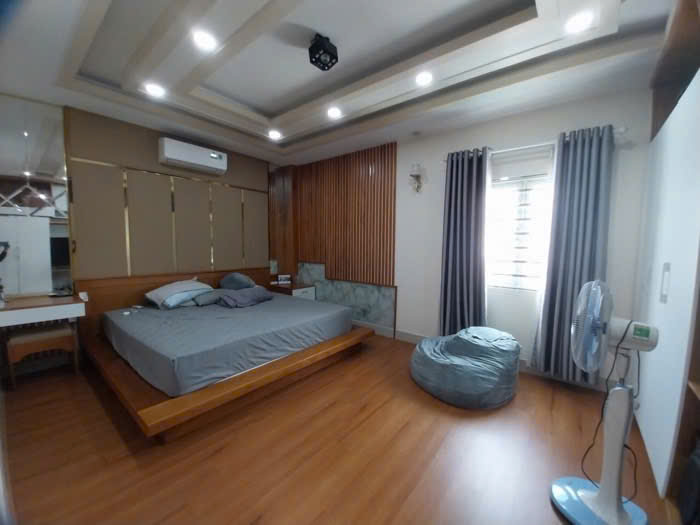 NHÀ ĐẸP Ở NGAY MẶT TIỀN TRUNG TÂM QUẬN 12. 4 TẦNG, DTSD GẦN 400m2 - CHỈ 8 TỶ