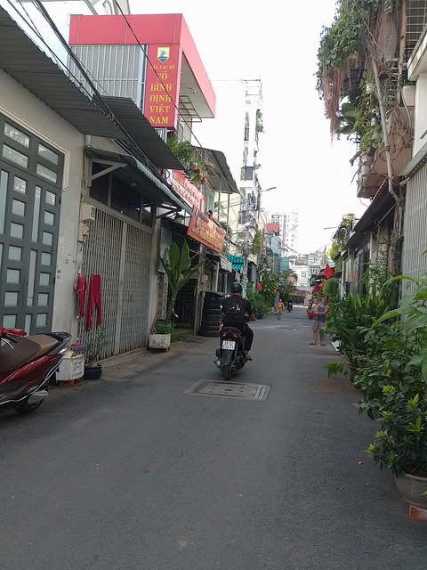 GẦN BỆNH VIỆN QUẬN 12 – DT 96M2 - ĐƯỜNG OTO THÔNG BỰ - CHỈ 3 TỶ 8 - NHÀ ĐẸP NHƯ VIỆT TRINH