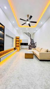 SIÊU PHẨM NHÀ DÂN XÂY Ở - KHUÔN VÀNG THƯỚC NGỌC ĐẸP XINH LUNG LINH