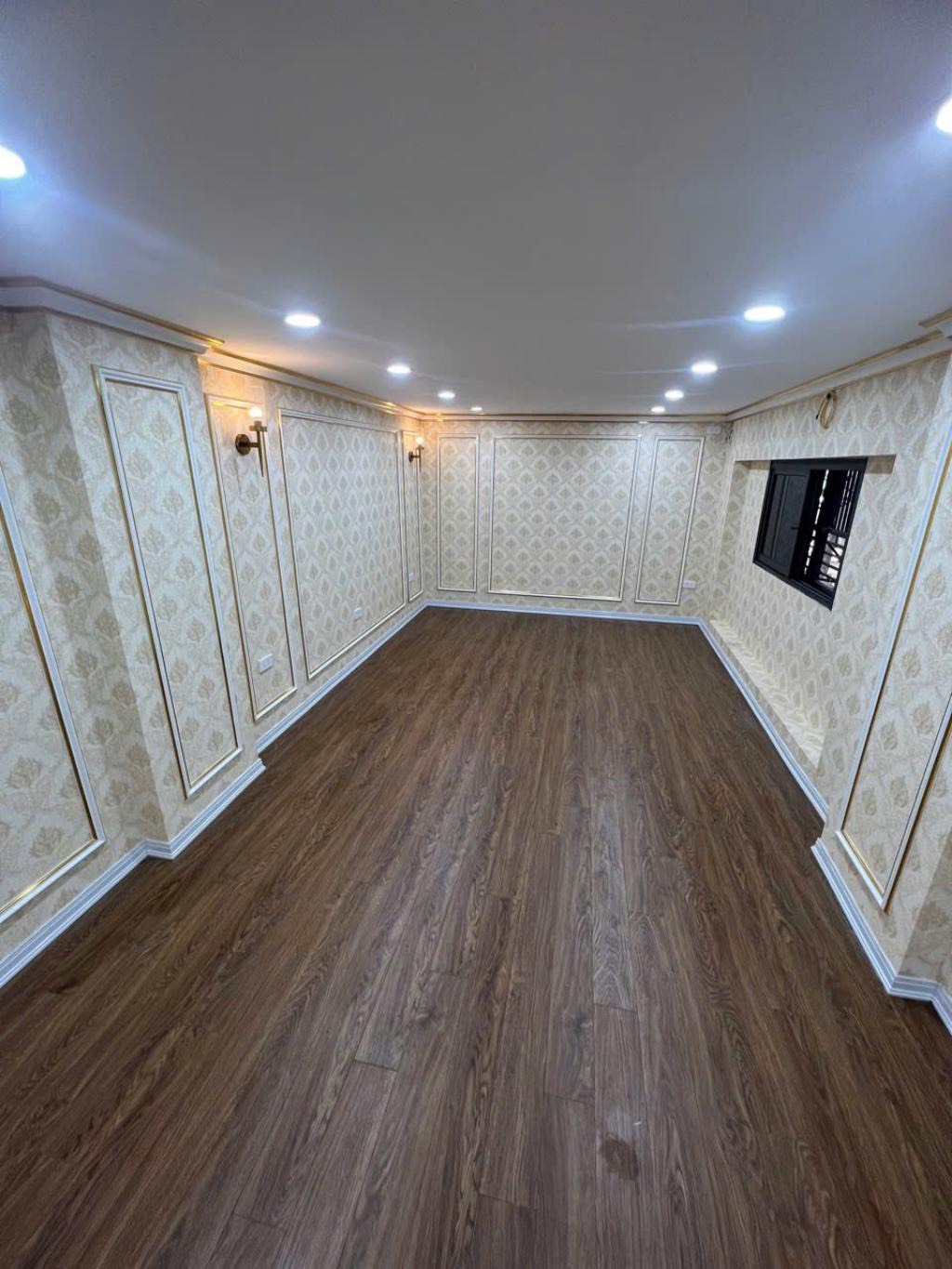 Đối diện ĐH Thương Mại - Chỉ 7,x tỷ - 6 tầng MT 7m - Nhà mới đẹp long lanh