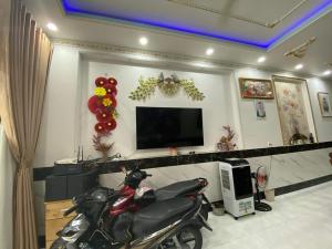 MẶT TIỀN LÊ THỊ HOA Ở VÀ KINH DOANH RẤT TỐT, CHỦ HỢP TÁC VÀ GẤP BÁN