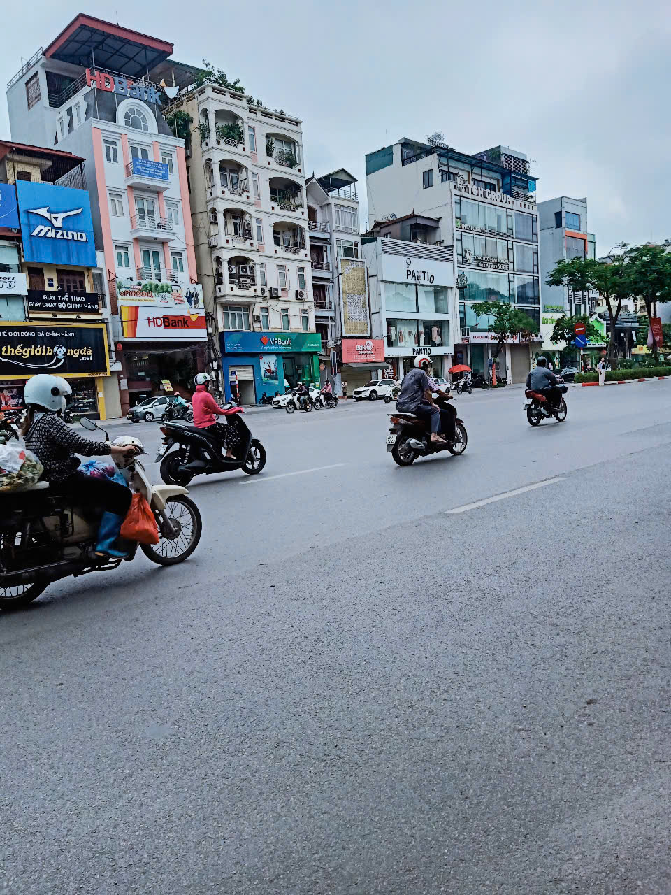 Nhà mặt phố Lê Trọng Tấn, 70 tỷ, 176m2, phố cực đẹp ô tô đỗ ngày đêm
