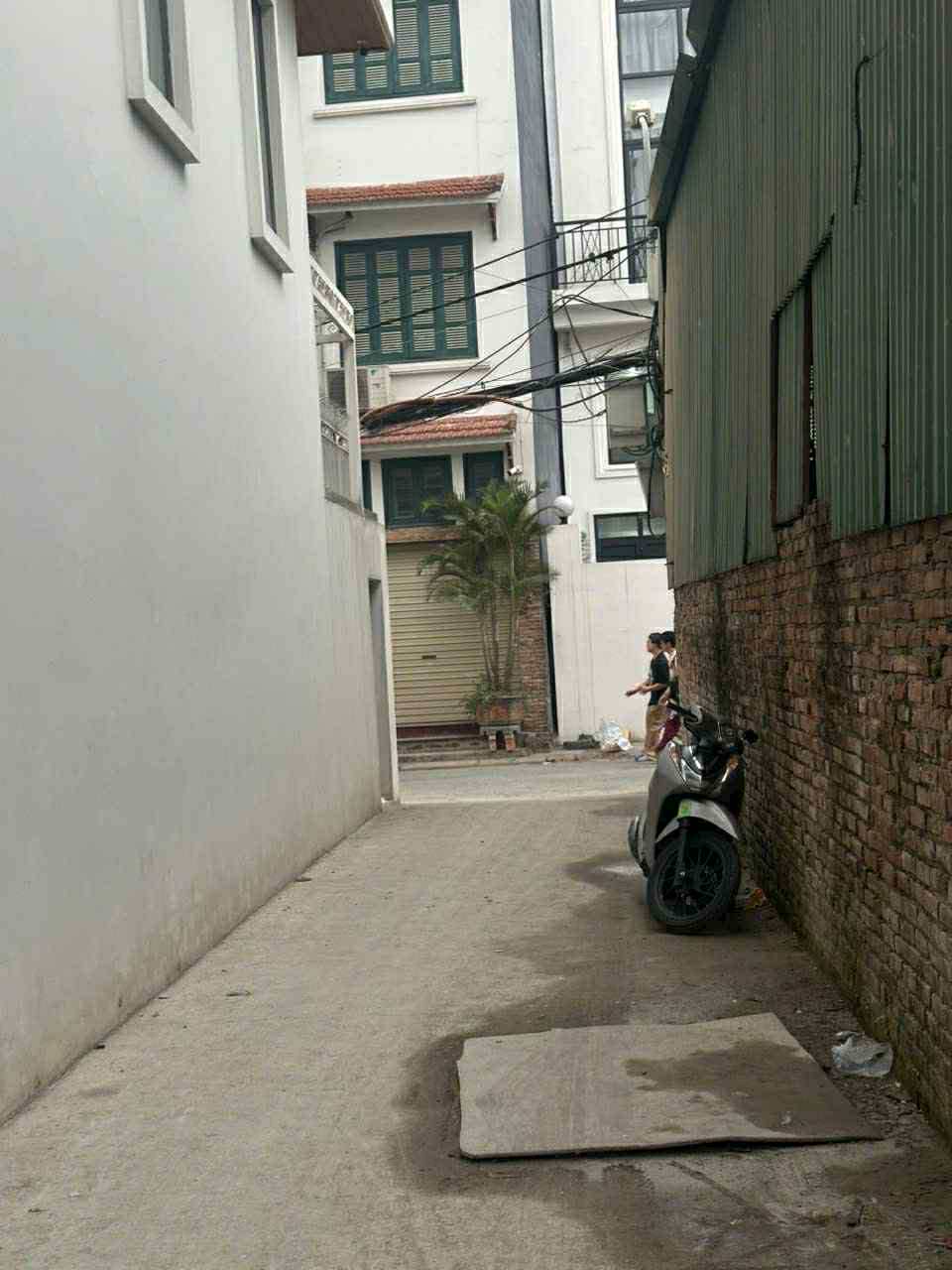 Lô góc – Nhà mới tinh, xây 6 tầng hiện đại – Cách ô tô tránh chỉ vài bước chân!