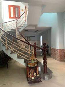 NHÀ HẺM XE HƠI ĐÔNG HƯNG THUẬN SIÊU NGON