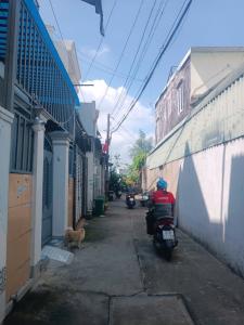 ĐƯỜNG LÊ VĂN KHƯƠNG DT NGANG 6M GIÁ 4.5 TỶ