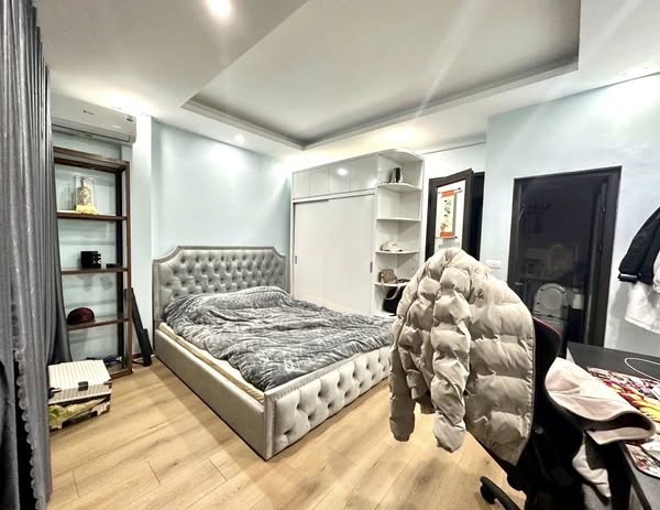 Nhà Đẹp Cầu_Giấy Dân Xây 42m2 - Mặt Tiền 4m - Ngõ Thông 30m Ra Oto Tránh - Chỉ Hơn 8 Tỷ