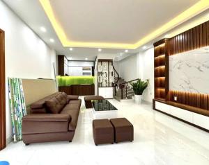 Nhà Đẹp Cầu_Giấy Dân Xây 42m2 - Mặt Tiền 4m - Ngõ Thông 30m Ra Oto Tránh - Chỉ Hơn 8 Tỷ