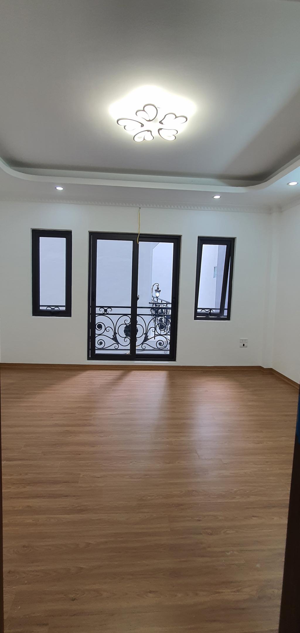 NHÀ MỚI SANG XỊN MỊN, ĐẸP MÊ LY, VẺ ĐẸP HIẾM CÓ, SÂN RỘNG THOÁNG ÁNH SÁNG NGẬP TRÀN, KHÁCH XEM ĐẢM BẢO CẢM XÚC DÂNG TRÀO, CHỦ ĐẸP TRAI DỄ TÍNH, HỢP TÁC TÔN TRỌNG, SỔ ĐẸP.