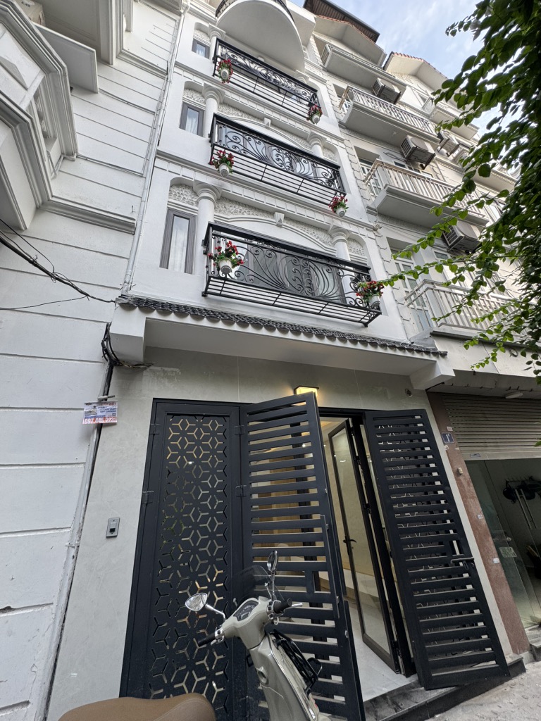 ÔTÔ- KINH DOANH- NHÀ MỚI -GẦN HỒ-  TRUNG TÂM LONG BIÊN
