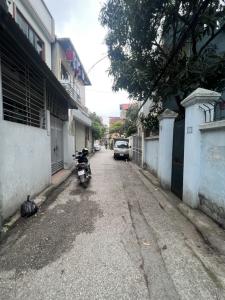 Đất đẹp còn sót lại tại phố Thạch Bàn. Tiện ích đầy đủ.