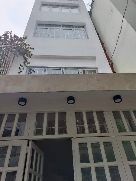 Bán nhà trung tâm quận 1 hẻm xe tránh nhau