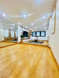 Bán nhà cạnh chợ, vài bước ra bệnh viện Thanh Nhàn