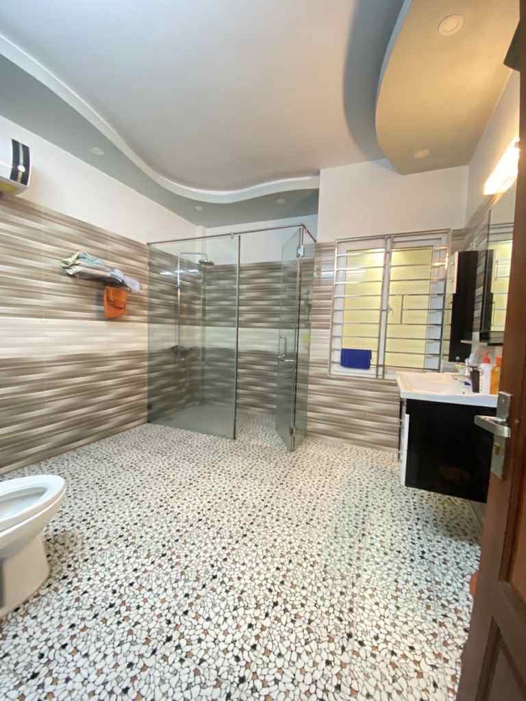 CON CHƠI CỜ BẠC VỠ NỢ CẦN TIỀN BÁN GẤP - NHÀ SIÊU ĐẸP TRUNG TÂM QUẬN CẦU GIẤY - TẶNG FULL NỘI THẤT - SỔ ĐỎ CHÍNH CHỦ-20M RA Ô TÔ 