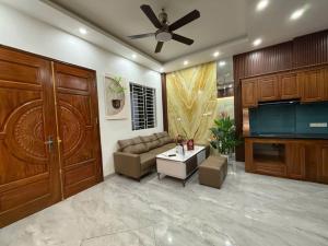 VĂN QUÁN - NHÀ ĐẸP 5 TẦNG - MẶT TIỀN KHỦNG - TRUNG TÂM HÀ ĐÔNG - GẦN Ô TÔ