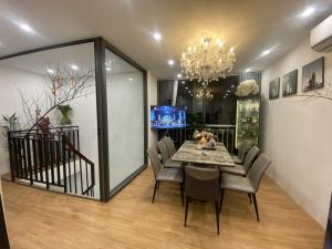 NHÀ ĐẸP VĂN QUÁN - 5 TẦNG - NGÕ NÔNG - GẦN GA TÀU - Ở SƯỚNG CHO THUÊ ỔN