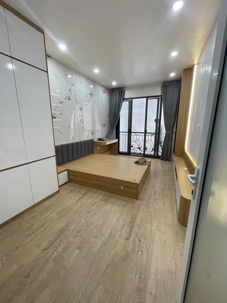 ĐƯỜNG CẦU GIẤY 32M 5 TẦNG 7 TỶ 450 OTO TRÁNH CÁCH NHÀ 5M NHÀ ĐẸP Ở NGAY