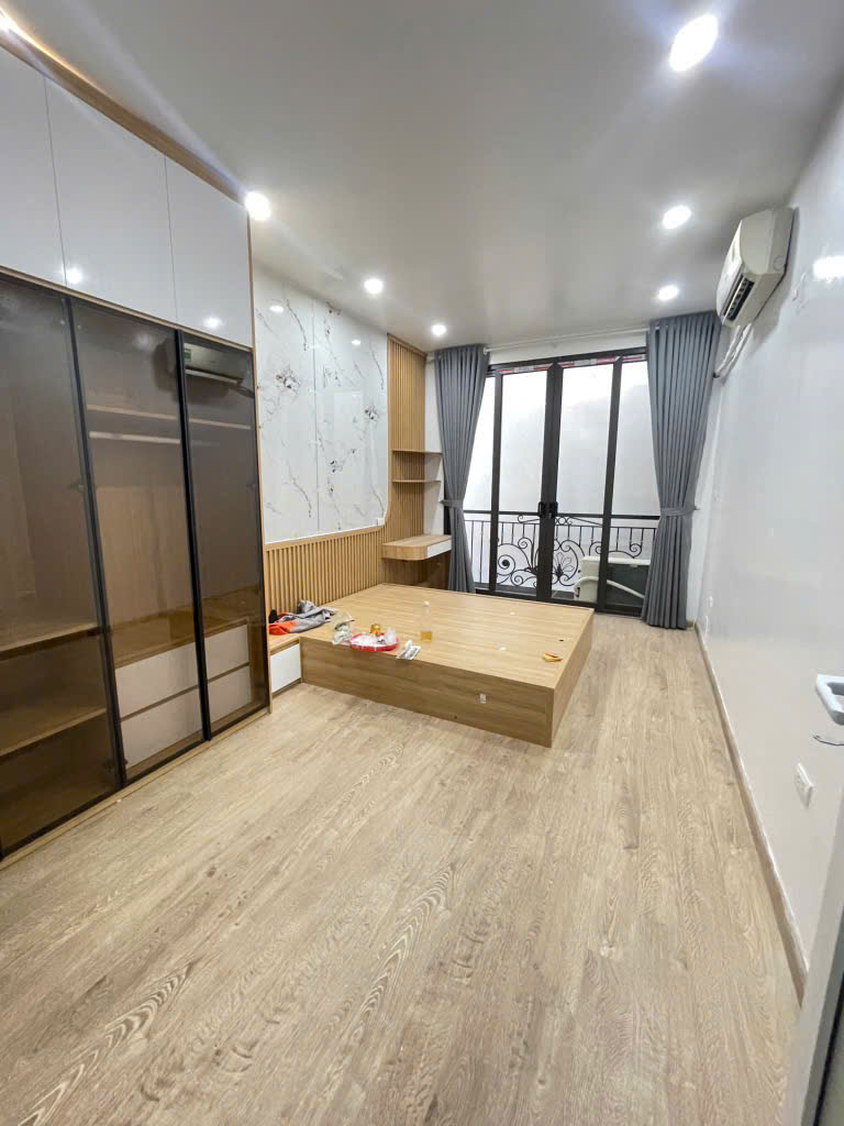ĐƯỜNG CẦU GIẤY 32M 5 TẦNG 7 TỶ 450 OTO TRÁNH CÁCH NHÀ 5M NHÀ ĐẸP Ở NGAY
