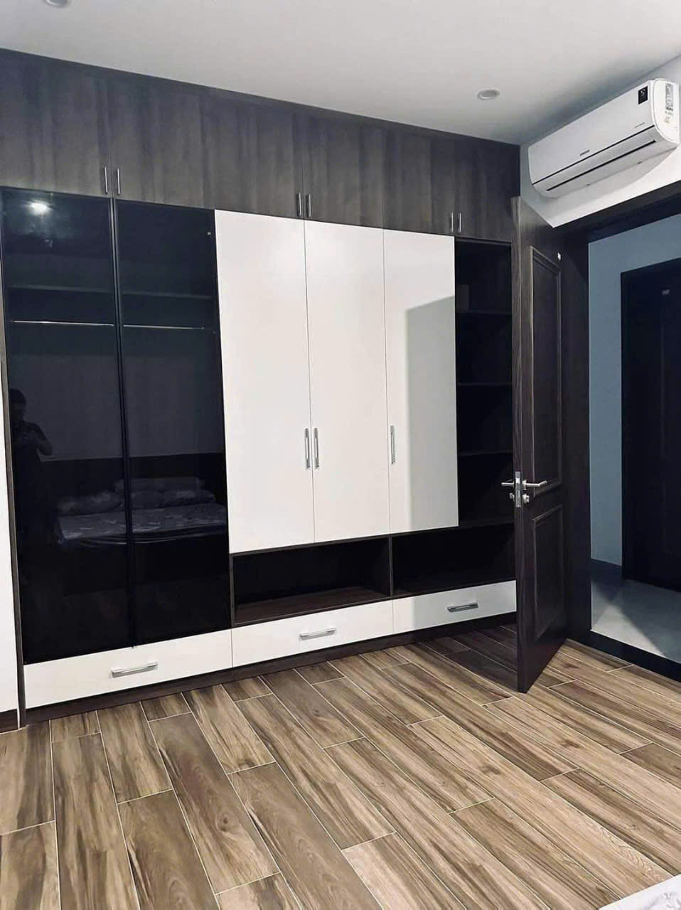 XUÂN LA TÂY HỒ - CĂN HỘ 3 NGỦ 3 WC 2 BAN CÔNG 132m GIÁ 9 TỶ HƠN