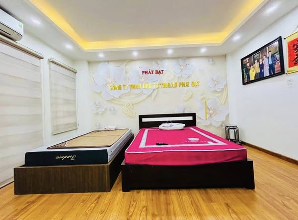 Bán nhà phố Yên Lạc quận Hai Bà Trưng rộng thông nhà tuyệt đẹp ô tô đỗ cửa sổ vuông ở sướng