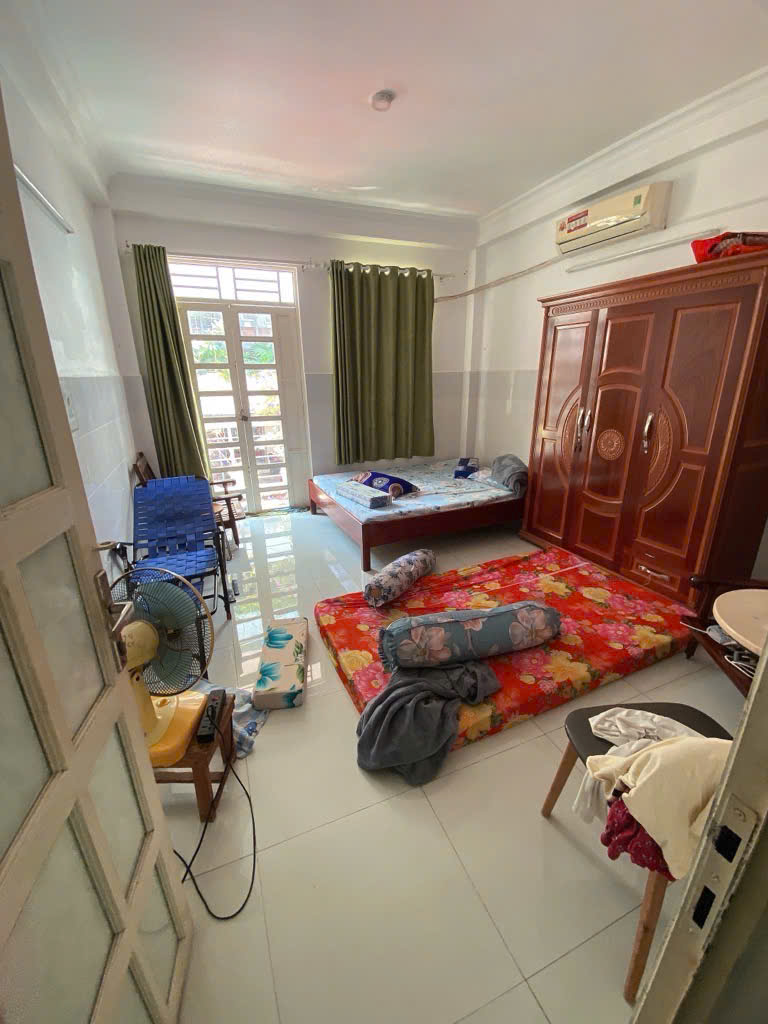 Nhà hẻm , gần chợ 8.8 tỷ