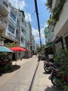 Nhà đẹp, gần chợ, hẻm xe hơi 8,8 tỷ