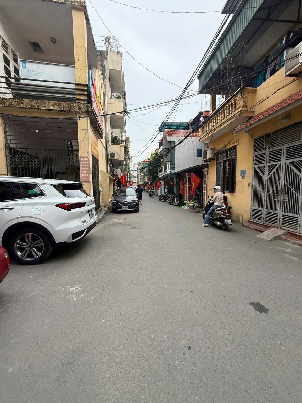 Siêu phẩm lô góc ô tô đỗ cửa