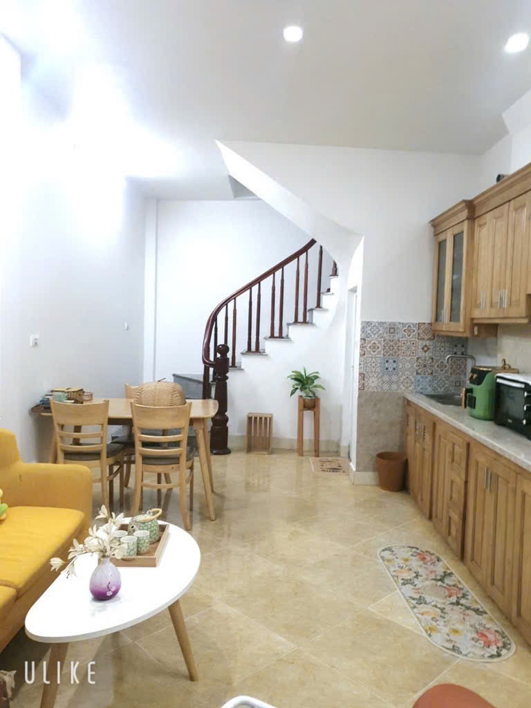Siêu phẩm lô góc ô tô đỗ cửa