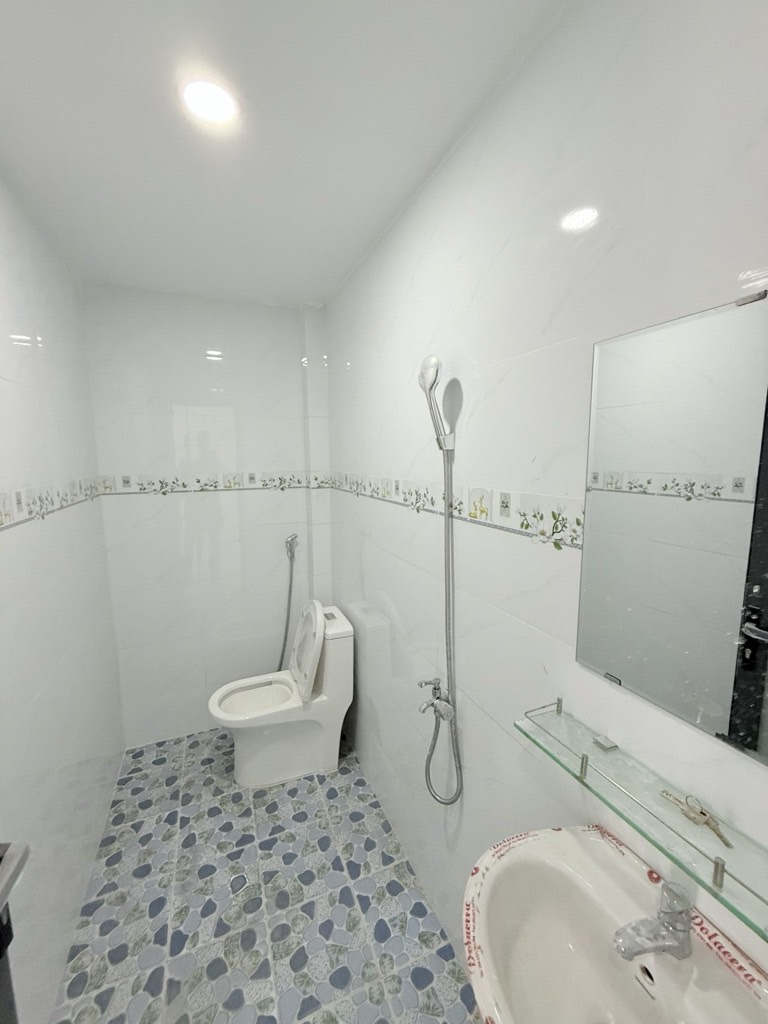 Nhà đẹp căn góc nở hậu, hẻm xe hơi con thông thoáng, gần ngay mặt tiền đường huyết mạch, 2 tầng, Âu Cơ, 74m2 ( 4x18,5 ), Tân Phú, chỉ 5 tỷ