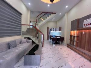 Bán nhà gần chợ Rạch Ông, 5.1x12, tặng NT cao cấp, 2 tầng, quận 8, 67m2, 6.x tỷ