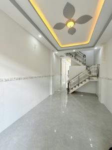 Nhà đẹp căn góc nở hậu, hẻm xe hơi con thông thoáng, gần ngay mặt tiền đường huyết mạch, 2 tầng, Âu Cơ, 74m2 ( 4x18,5 ), Tân Phú, chỉ 5 tỷ