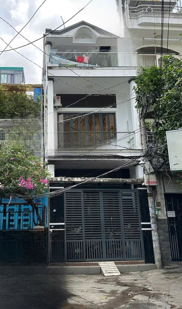 BÁN NHÀ NGAY CHỢ HÒA HƯNG Q10, 4X8M, 3 TẦNG, 6.75 TỶ