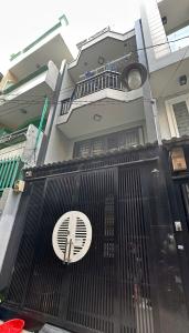 Chia sẻ tin này: Bán nhà gần Nguyễn Tri Phương Q10, hẻm 5m, 34m2, 3 tầng, 6.9 tỷ