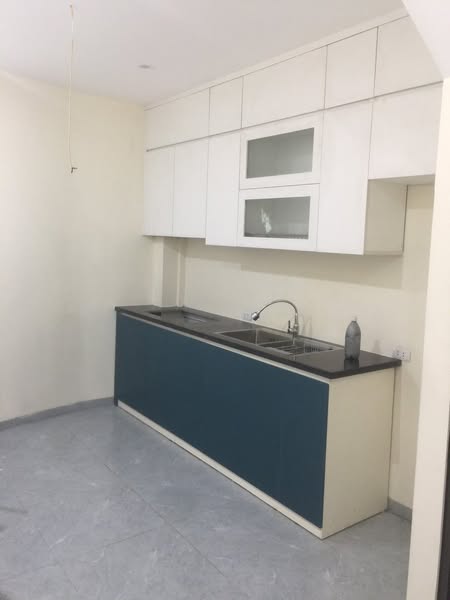 Nhà 5 tầng, thang máy, mặt tiền rộng, Full tiện ích