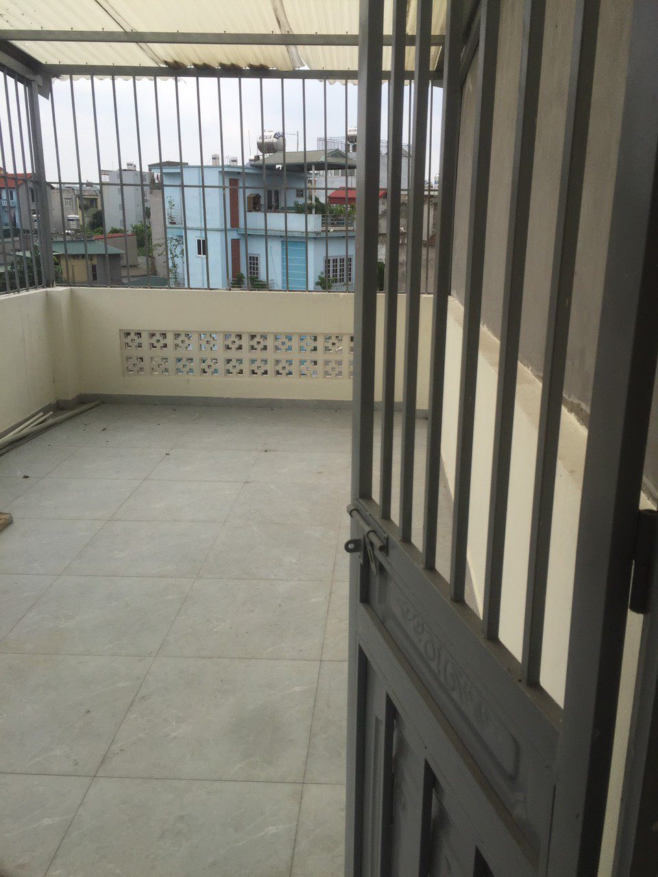 Nhà 5 tầng, thang máy, mặt tiền rộng, Full tiện ích