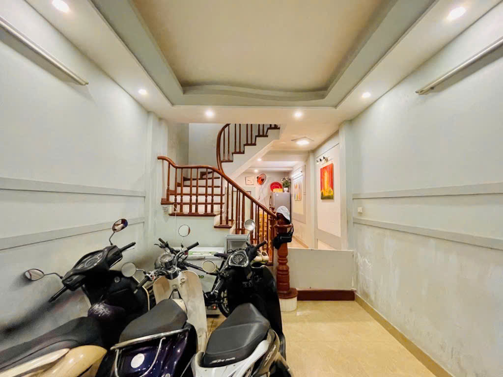 BÁN NHÀ ĐẸP CẦU GIẤY - CHỈ 20M RA Ô TÔ