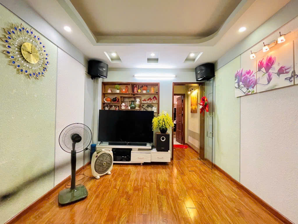 BÁN NHÀ ĐẸP CẦU GIẤY - CHỈ 20M RA Ô TÔ