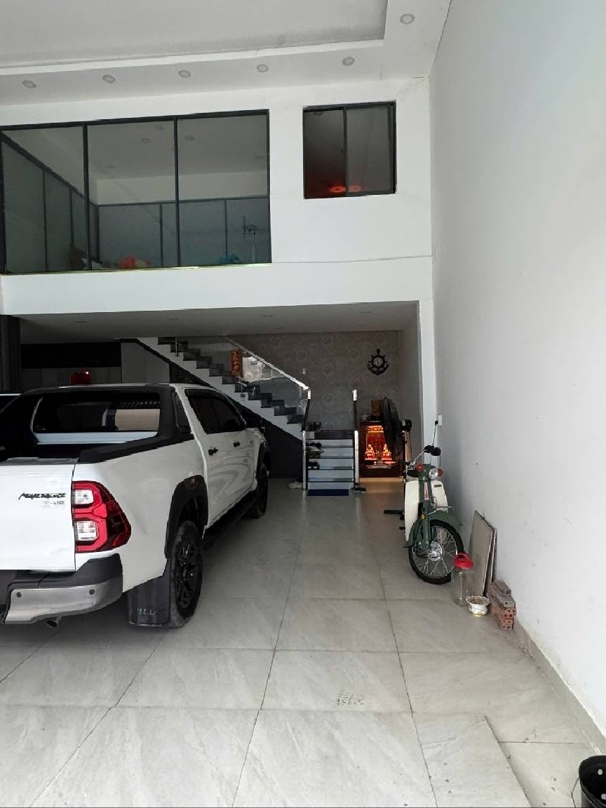 Nhà 2 tầng đường kinh dương vương giá 14tỷ8