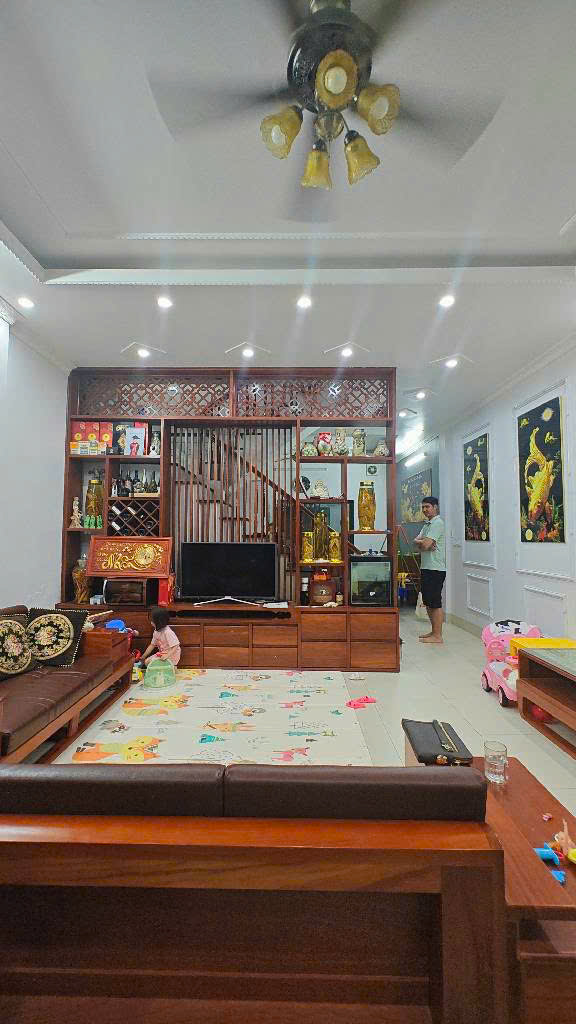 BÁN NHÀ HOÀNG VĂN THỤ - HOÀNG MAI 61M2 GIÁ CHÀO 13.7 TỶ, NGÕ THÔNG Ô TÔ QUA NHÀ
