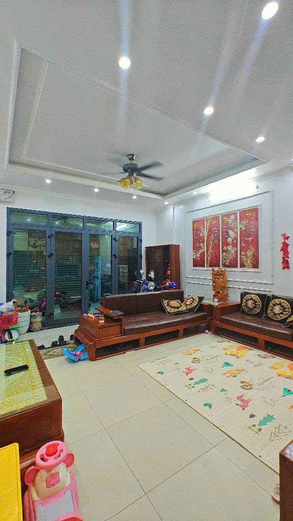 BÁN NHÀ HOÀNG VĂN THỤ - HOÀNG MAI 61M2 GIÁ CHÀO 13.7 TỶ, NGÕ THÔNG Ô TÔ QUA NHÀ